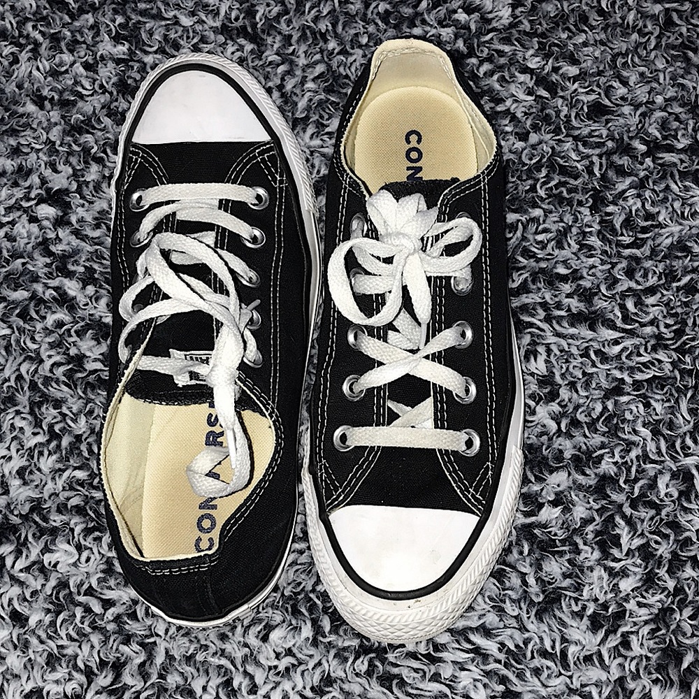 Women’s size 6 black converse